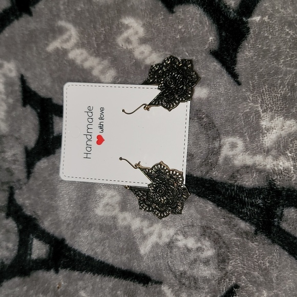 Earrings - Picture 5 of 6